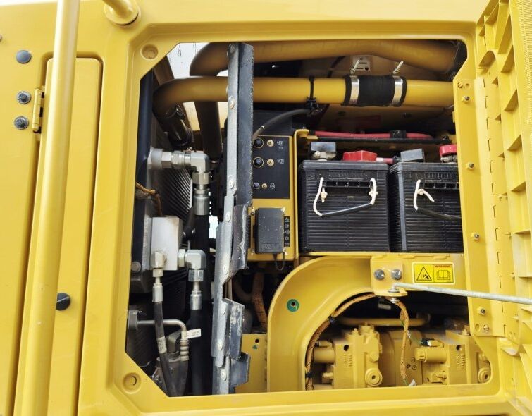 CATERPILLAR  140 AWD ***IMPECABLE***
